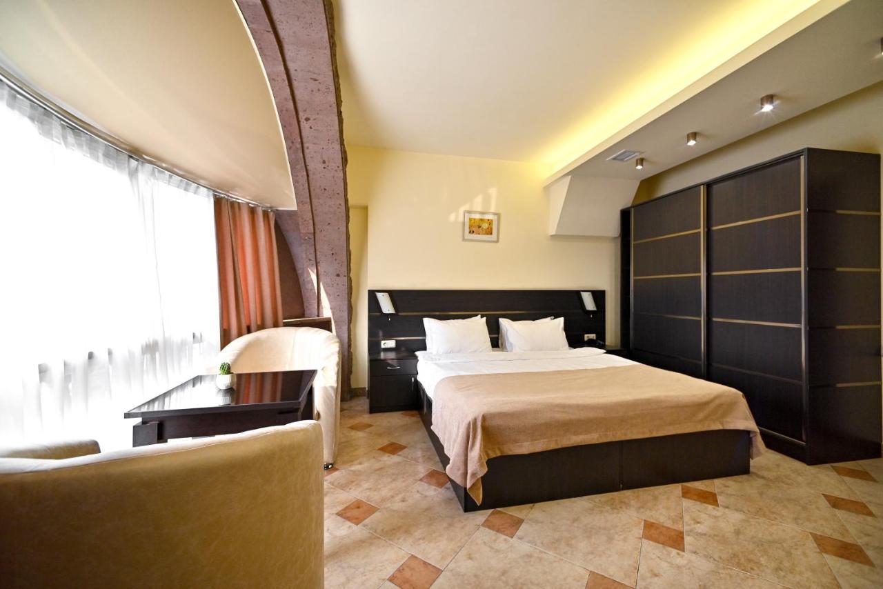 Skyline Hotel Jerevan Eksteriør billede